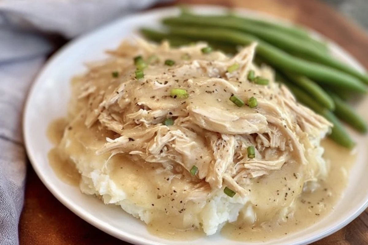 Langsam Gekochtes Zarte Hähnchen mit Soße