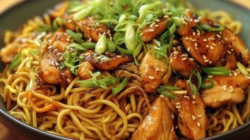 Leckere Teriyaki-Nudeln mit Hähnchen