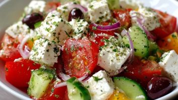 Griechischer Hüttenkäse Salat